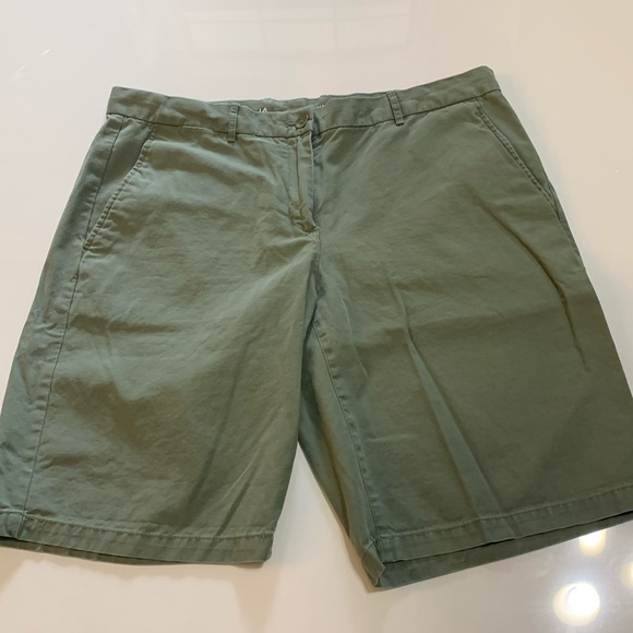 Gap Boyfriend Rollup Shorts, size 10 Tall green - Picture 1 of 4